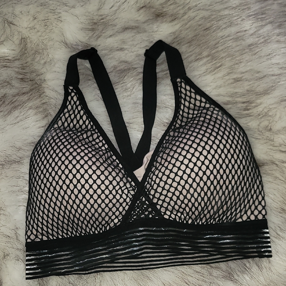 Victorias Secret Incredible Lightweight Sports Bra 36D